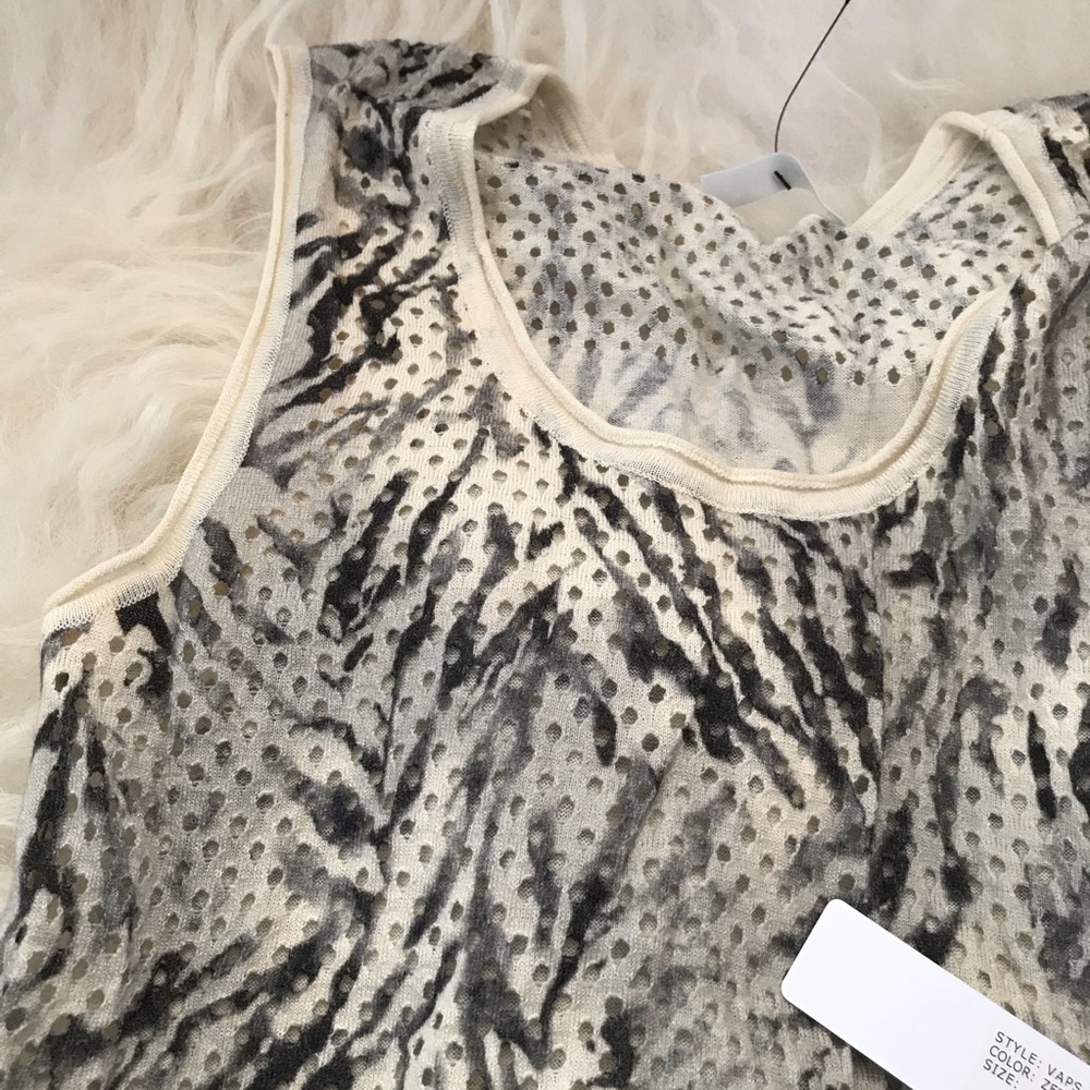 VICTOR ALFARO Printed Laser Cut Top - Picture 6 of 7